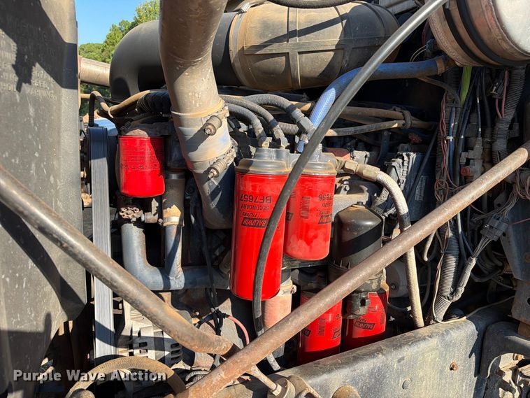 image for item EA7363 2002 Mack CH613 semi truck