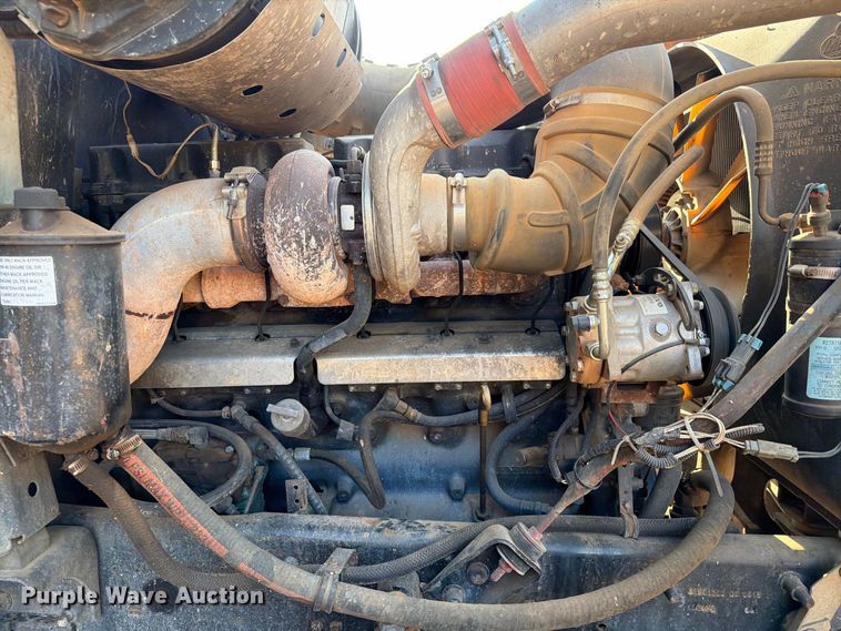 image for item EA7363 2002 Mack CH613 semi truck