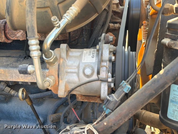 image for item EA7363 2002 Mack CH613 semi truck