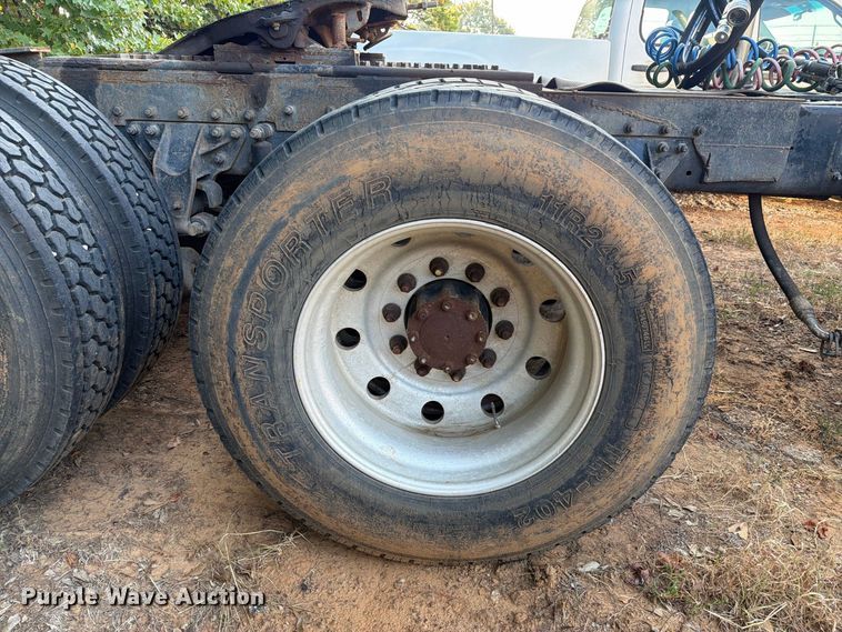 image for item EA7363 2002 Mack CH613 semi truck
