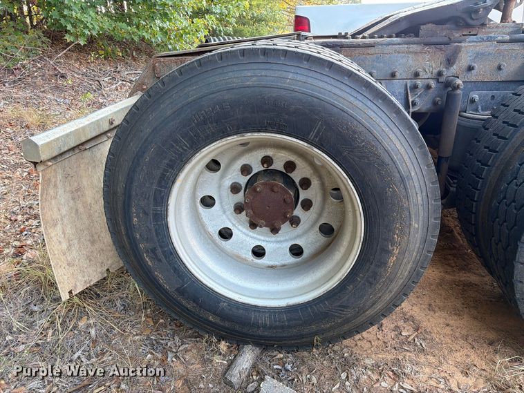image for item EA7363 2002 Mack CH613 semi truck