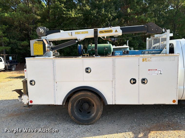 image for item EA7365 2013 Ford F550 Super Duty utility / service truck