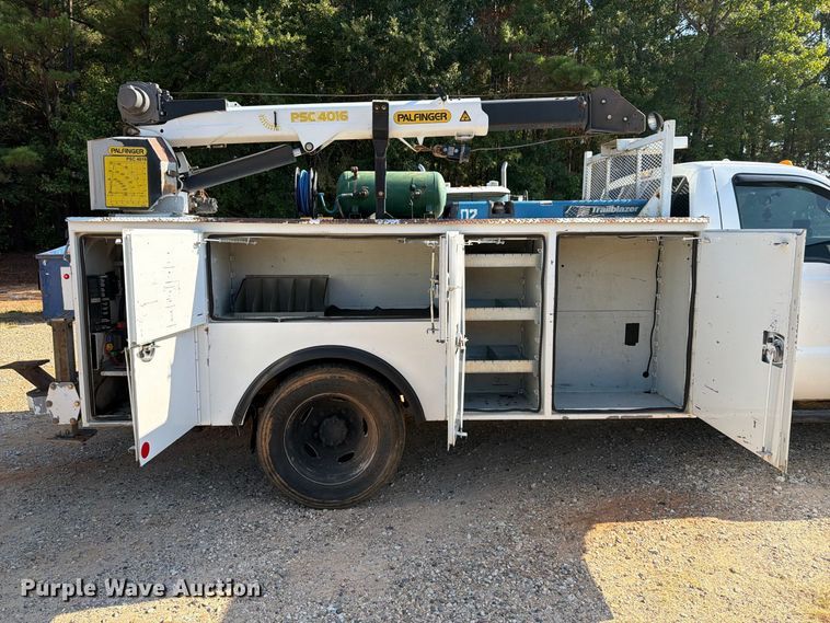 image for item EA7365 2013 Ford F550 Super Duty utility / service truck