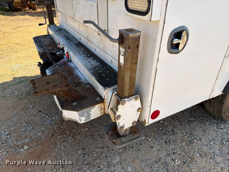 image for item EA7365 2013 Ford F550 Super Duty utility / service truck