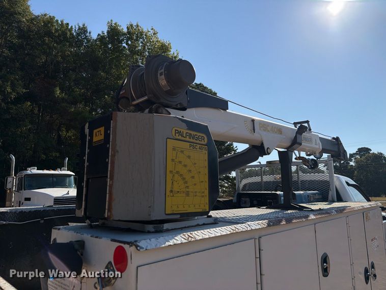 image for item EA7365 2013 Ford F550 Super Duty utility / service truck