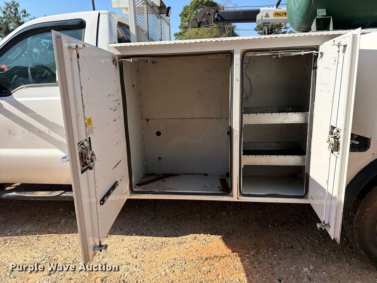 image for item EA7365 2013 Ford F550 Super Duty utility / service truck