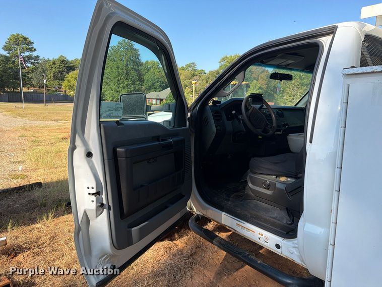 image for item EA7365 2013 Ford F550 Super Duty utility / service truck