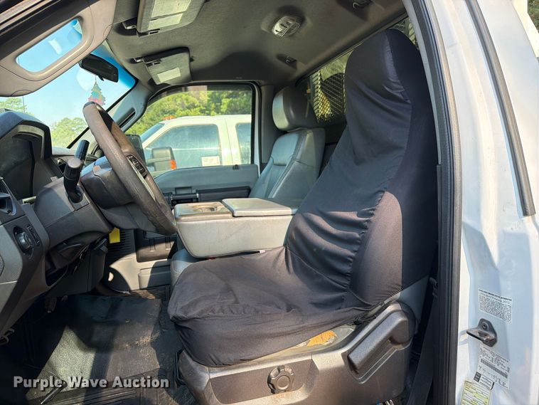 image for item EA7365 2013 Ford F550 Super Duty utility / service truck