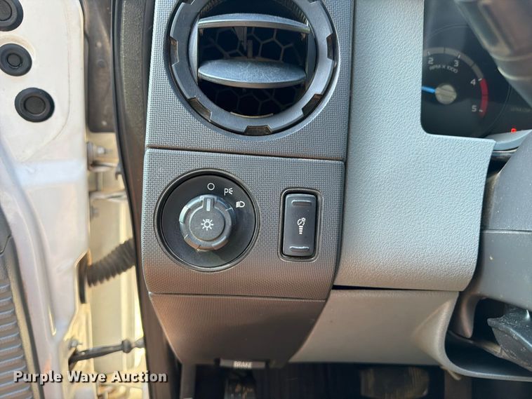 image for item EA7365 2013 Ford F550 Super Duty utility / service truck