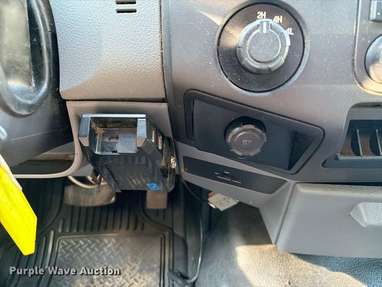 image for item EA7365 2013 Ford F550 Super Duty utility / service truck