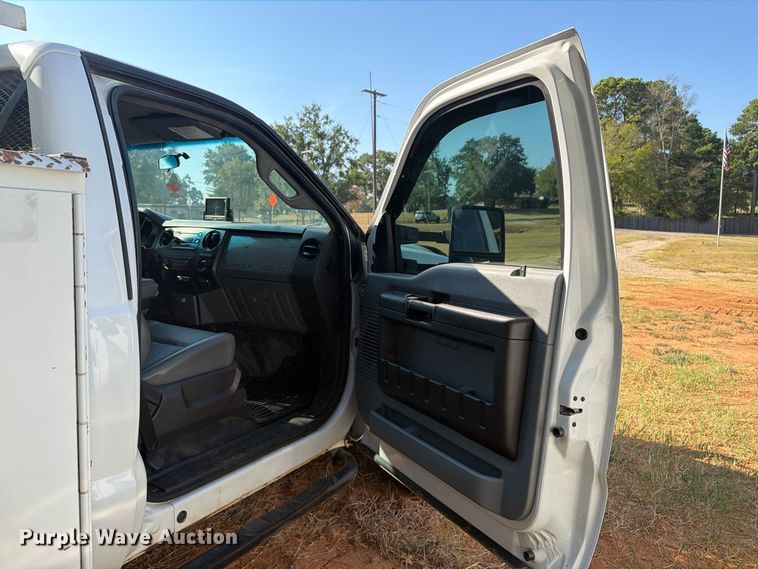 image for item EA7365 2013 Ford F550 Super Duty utility / service truck
