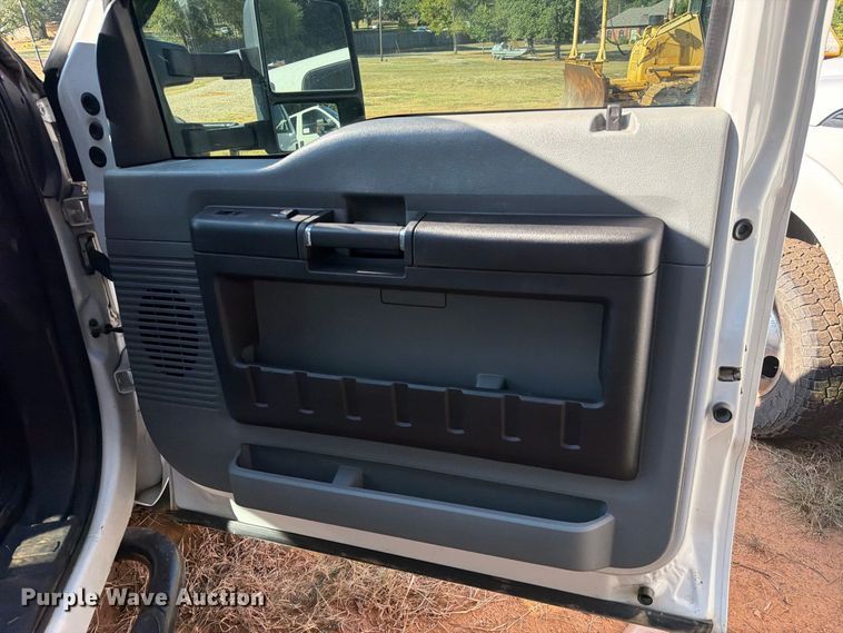 image for item EA7365 2013 Ford F550 Super Duty utility / service truck