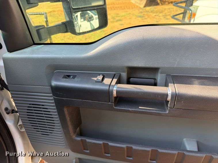 image for item EA7365 2013 Ford F550 Super Duty utility / service truck