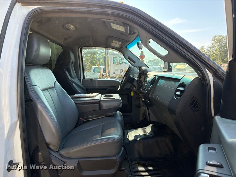 image for item EA7365 2013 Ford F550 Super Duty utility / service truck
