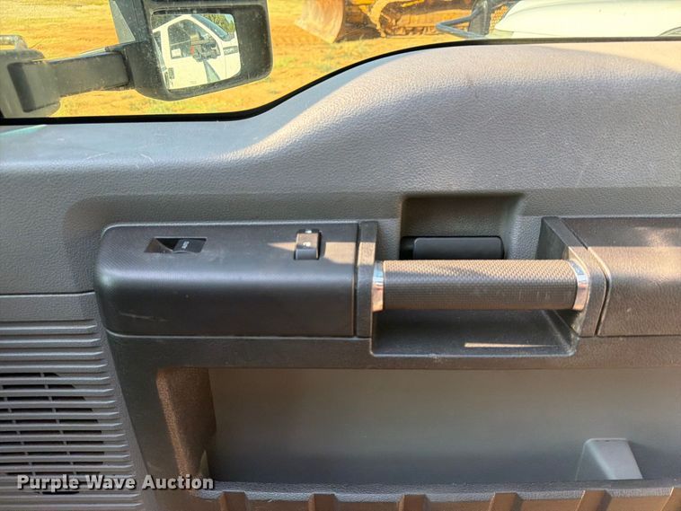 image for item EA7365 2013 Ford F550 Super Duty utility / service truck