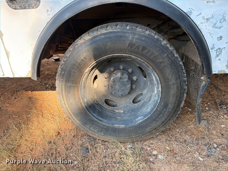 image for item EA7365 2013 Ford F550 Super Duty utility / service truck