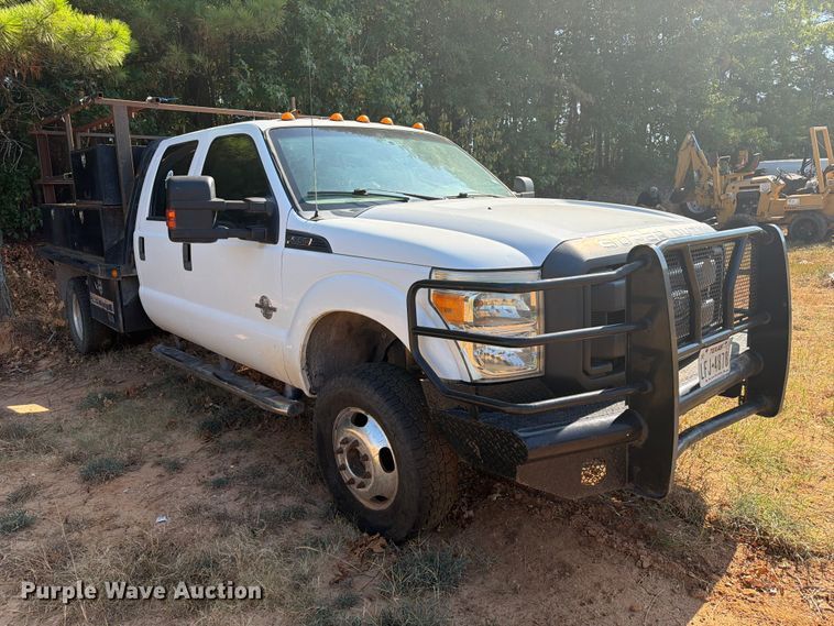 image for item EA7366 2013 Ford F350 Super Duty Crew Cab flatbed pickup truck