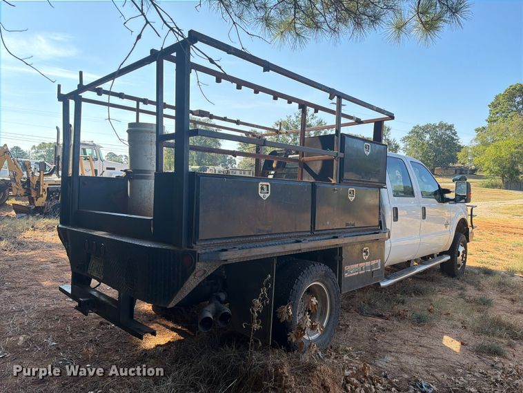 image for item EA7366 2013 Ford F350 Super Duty Crew Cab flatbed pickup truck