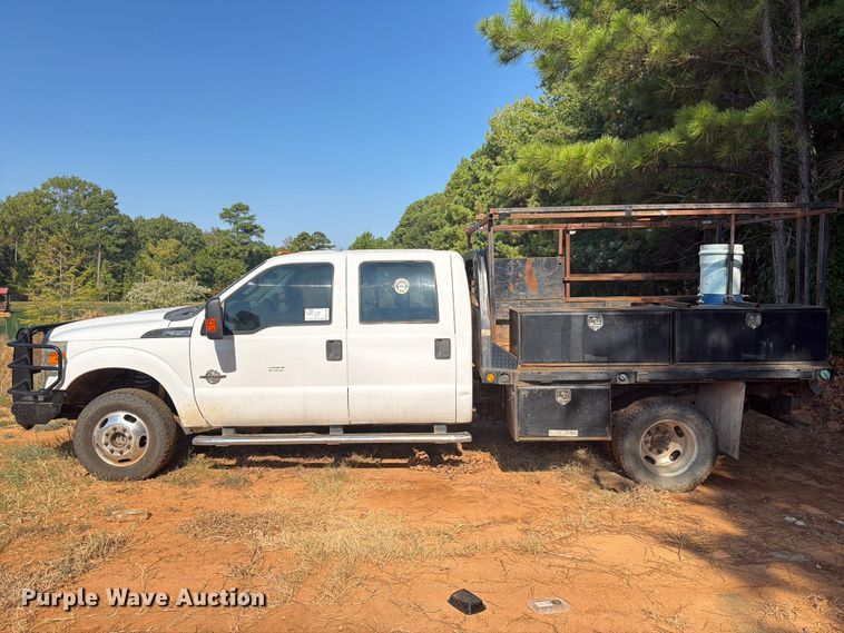 image for item EA7366 2013 Ford F350 Super Duty Crew Cab flatbed pickup truck