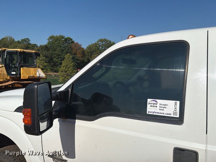image for item EA7366 2013 Ford F350 Super Duty Crew Cab flatbed pickup truck