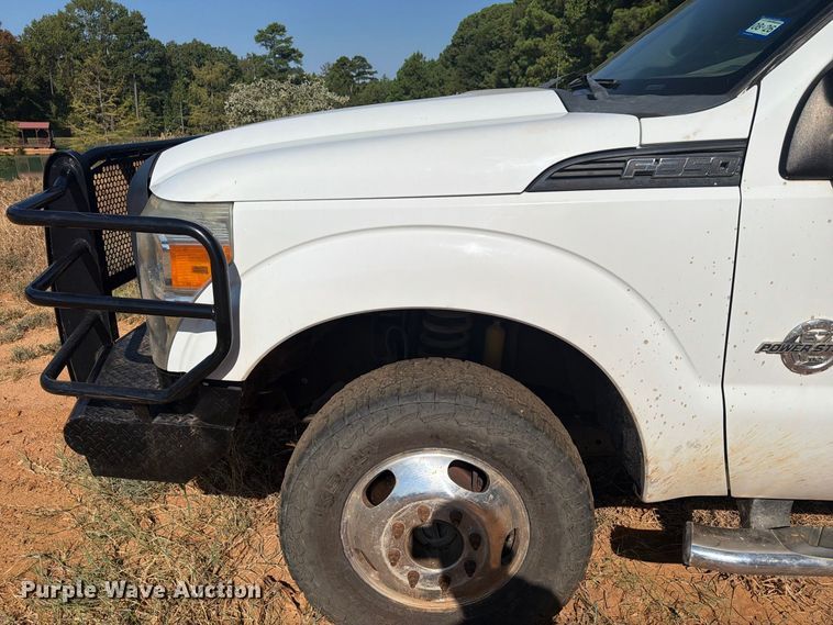 image for item EA7366 2013 Ford F350 Super Duty Crew Cab flatbed pickup truck
