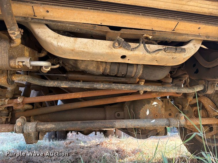 image for item EA7366 2013 Ford F350 Super Duty Crew Cab flatbed pickup truck