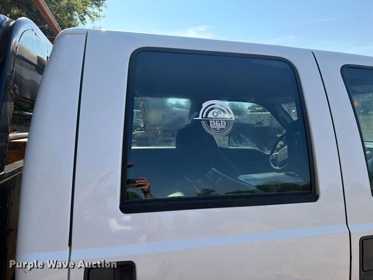 image for item EA7366 2013 Ford F350 Super Duty Crew Cab flatbed pickup truck