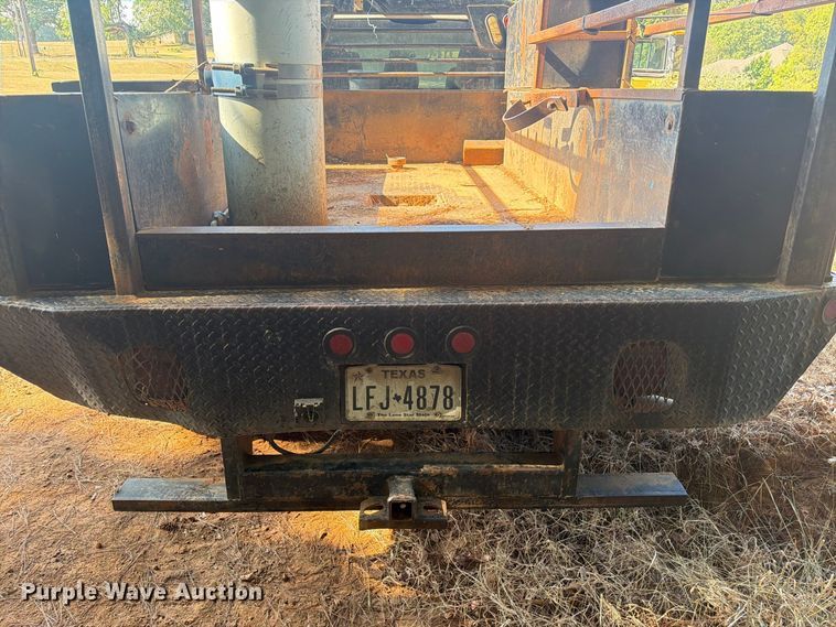 image for item EA7366 2013 Ford F350 Super Duty Crew Cab flatbed pickup truck