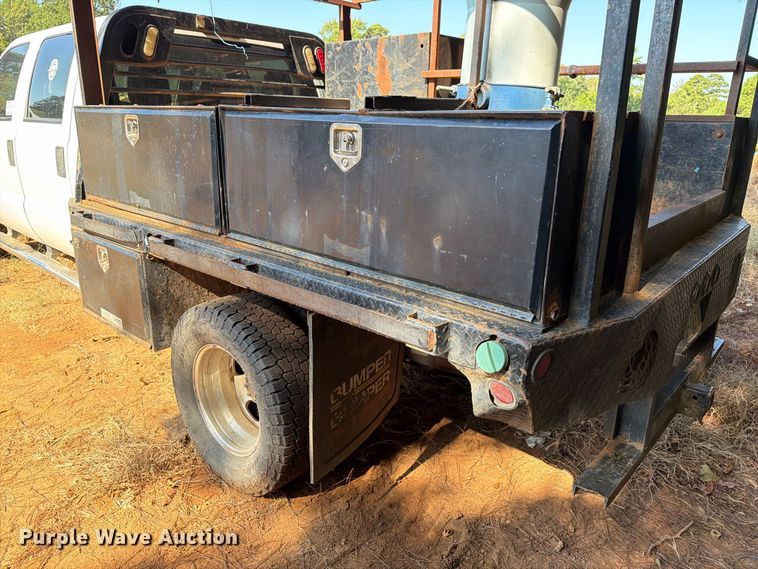 image for item EA7366 2013 Ford F350 Super Duty Crew Cab flatbed pickup truck