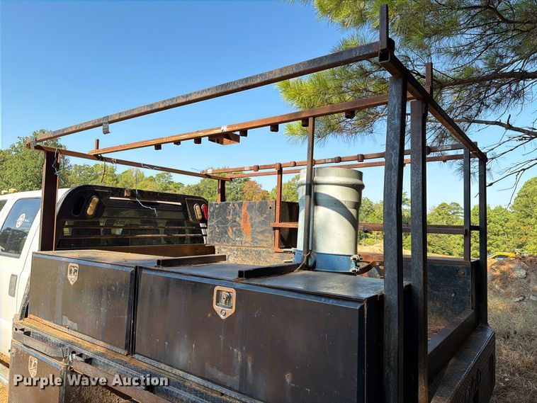 image for item EA7366 2013 Ford F350 Super Duty Crew Cab flatbed pickup truck