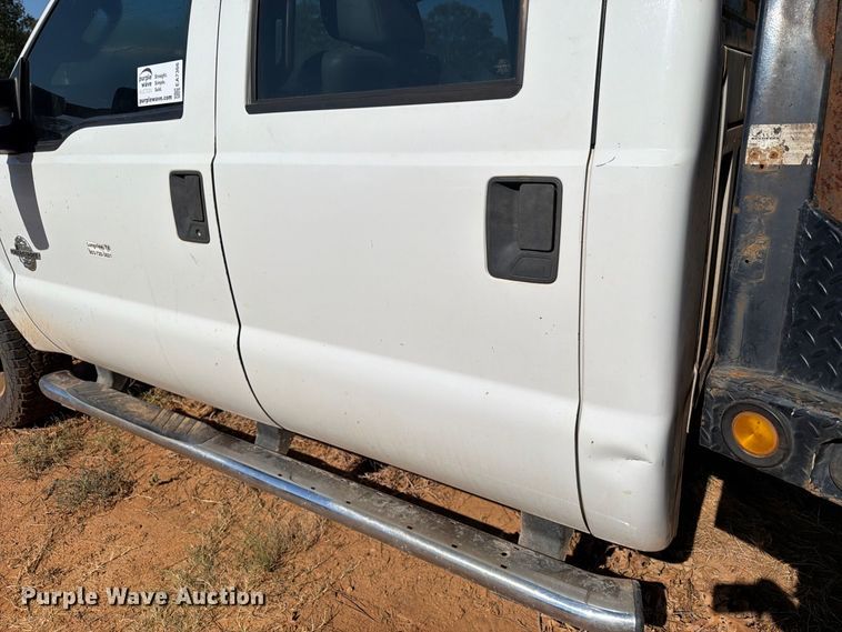 image for item EA7366 2013 Ford F350 Super Duty Crew Cab flatbed pickup truck