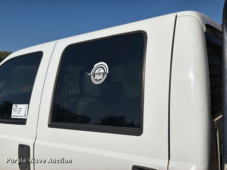 image for item EA7366 2013 Ford F350 Super Duty Crew Cab flatbed pickup truck
