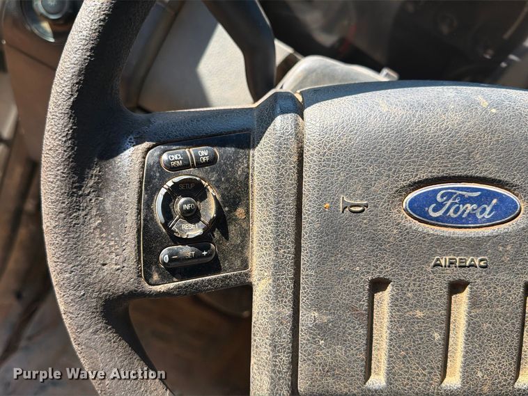 image for item EA7366 2013 Ford F350 Super Duty Crew Cab flatbed pickup truck