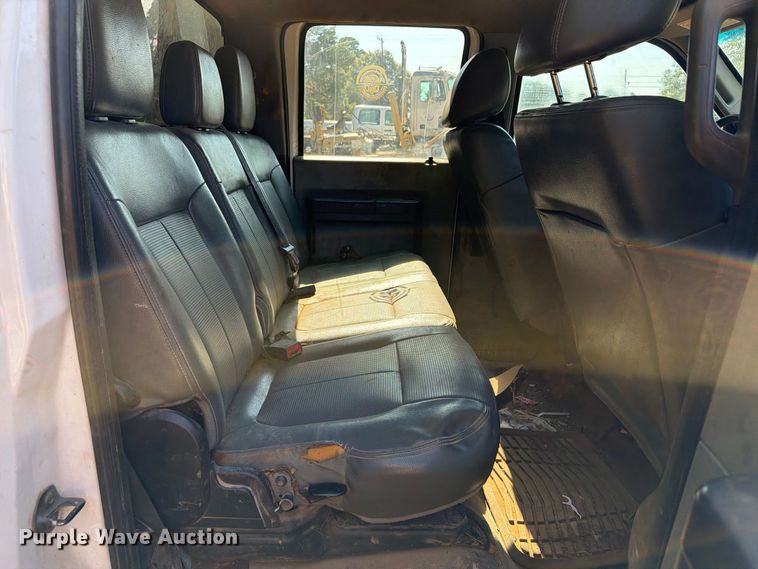 image for item EA7366 2013 Ford F350 Super Duty Crew Cab flatbed pickup truck