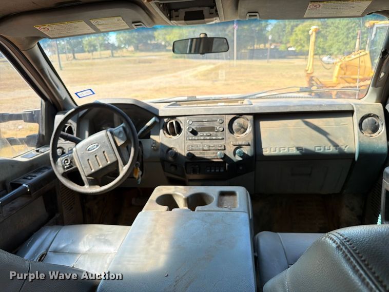 image for item EA7366 2013 Ford F350 Super Duty Crew Cab flatbed pickup truck