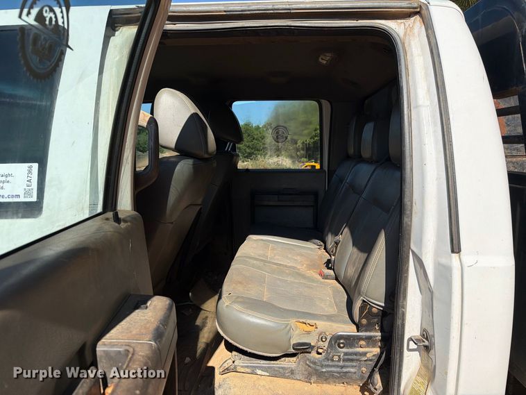 image for item EA7366 2013 Ford F350 Super Duty Crew Cab flatbed pickup truck