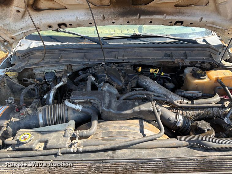 image for item EA7366 2013 Ford F350 Super Duty Crew Cab flatbed pickup truck