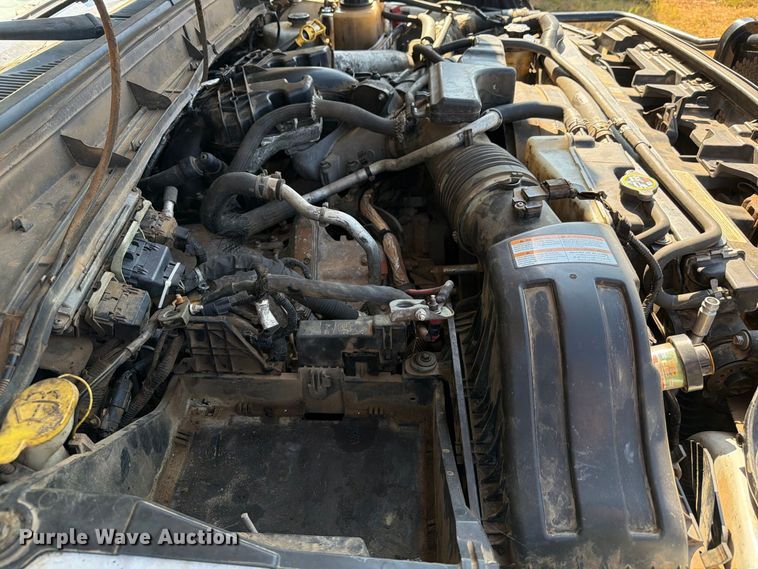 image for item EA7366 2013 Ford F350 Super Duty Crew Cab flatbed pickup truck
