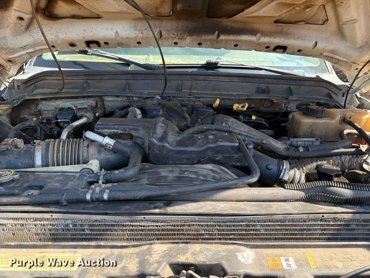 image for item EA7366 2013 Ford F350 Super Duty Crew Cab flatbed pickup truck