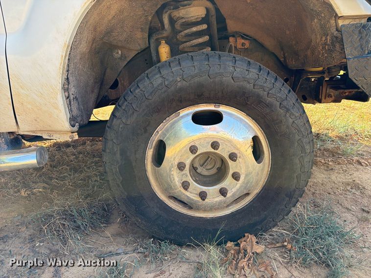 image for item EA7366 2013 Ford F350 Super Duty Crew Cab flatbed pickup truck