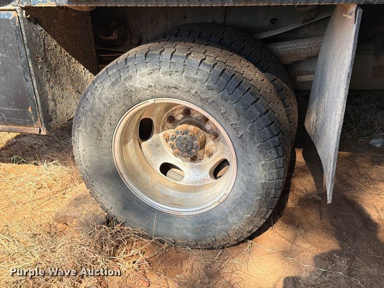 image for item EA7366 2013 Ford F350 Super Duty Crew Cab flatbed pickup truck