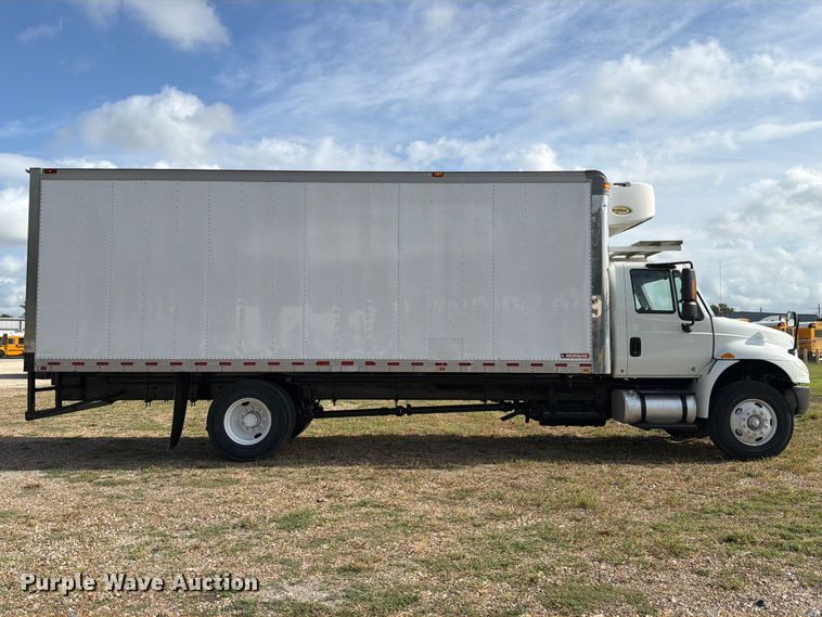 image for item EA7381 2019 International DuraStar 4300 refrigerated truck