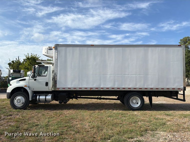 image for item EA7381 2019 International DuraStar 4300 refrigerated truck