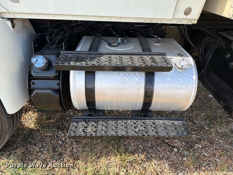 image for item EA7381 2019 International DuraStar 4300 refrigerated truck