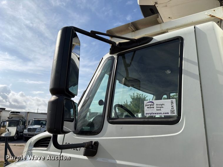 image for item EA7381 2019 International DuraStar 4300 refrigerated truck