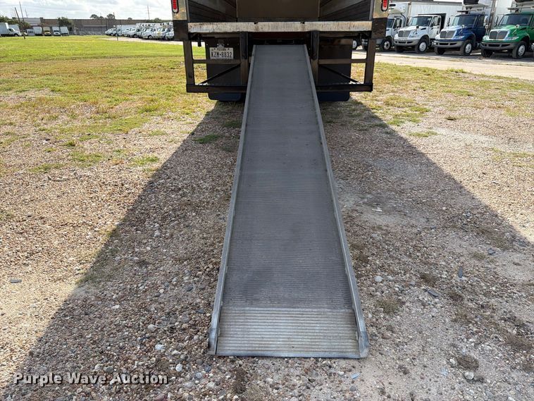 image for item EA7381 2019 International DuraStar 4300 refrigerated truck
