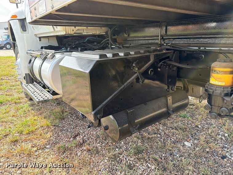 image for item EA7381 2019 International DuraStar 4300 refrigerated truck