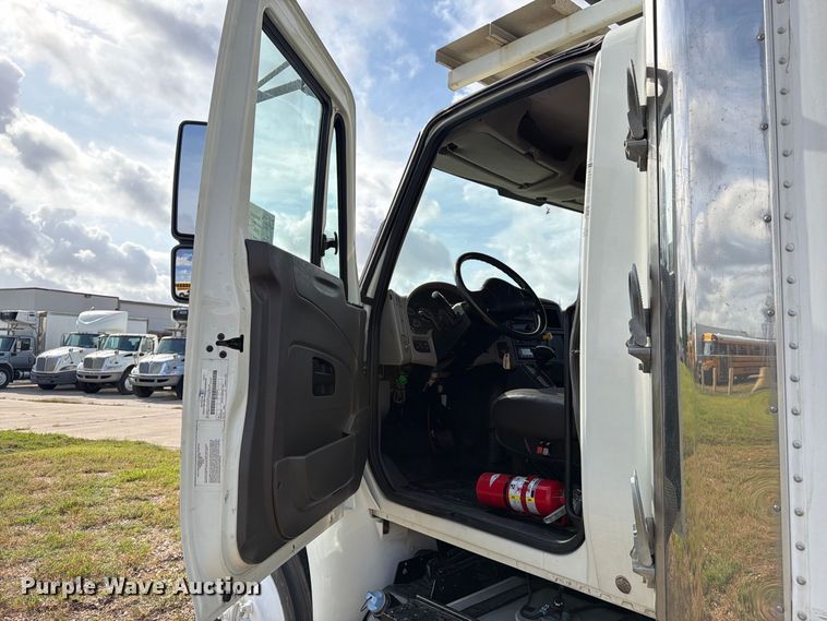 image for item EA7381 2019 International DuraStar 4300 refrigerated truck