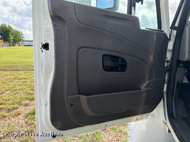 image for item EA7381 2019 International DuraStar 4300 refrigerated truck