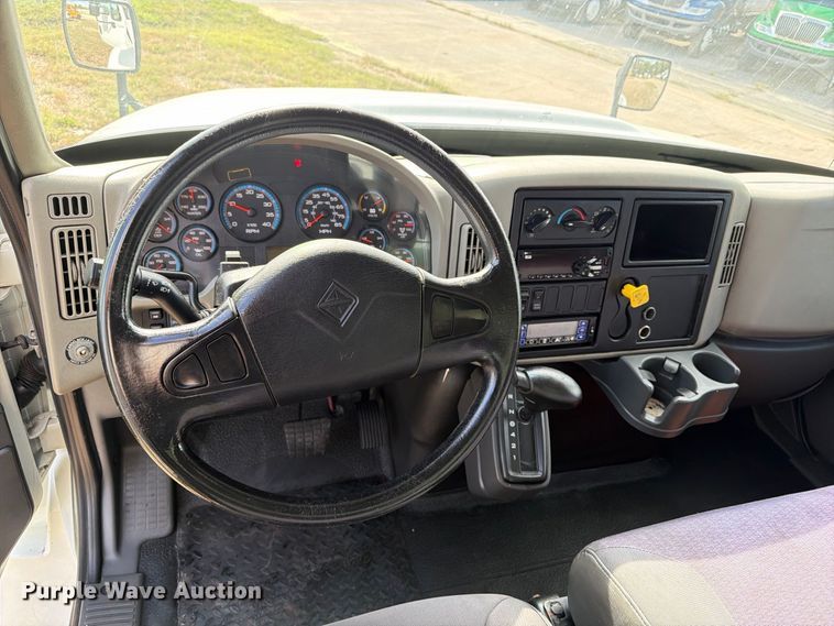 image for item EA7381 2019 International DuraStar 4300 refrigerated truck
